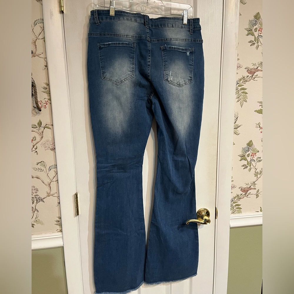Kunmi Jeans - Picture 3 of 4